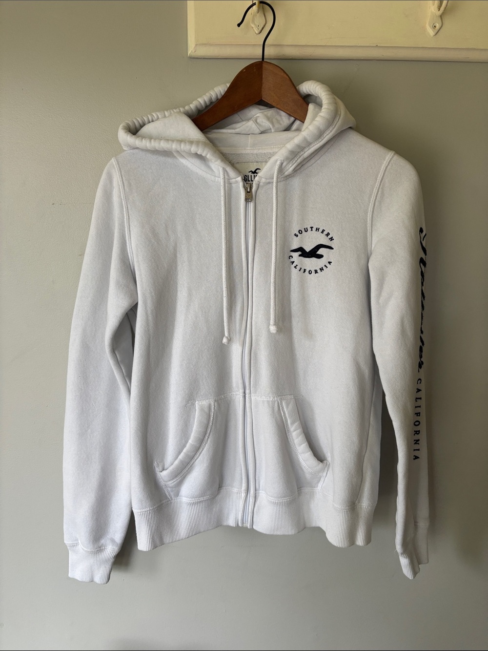 Hollister White Zip Up Hoodie Embroidered Classic Coastal Sweater XS